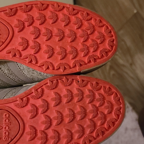 Very lightly worn Adidas - Picture 8 of 12